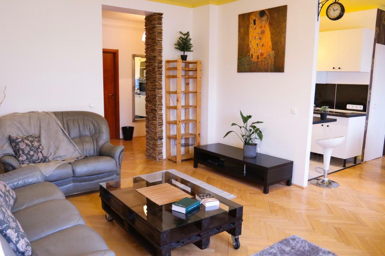 Palace Apartman - Minaret, Егер Екстериор снимка